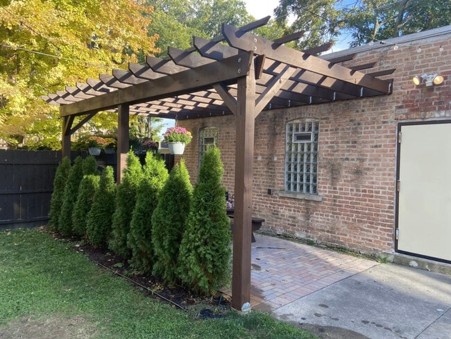 Building Photo - 311 W Harrison St