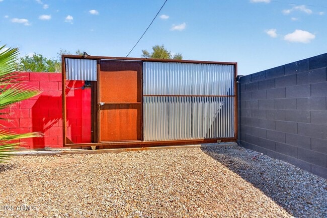 Building Photo - 346 E Papago Dr