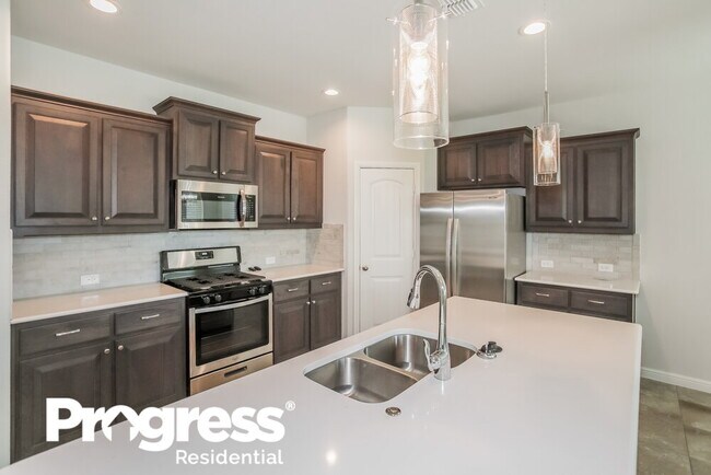 Building Photo - 9132 Golden Hollow Ln