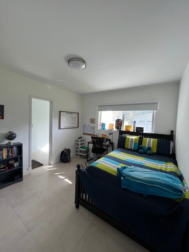 Building Photo - 9840 SW 69th Ave