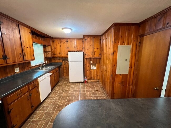 Building Photo - Adorable Apex Ranch on 2 Acres of Land!