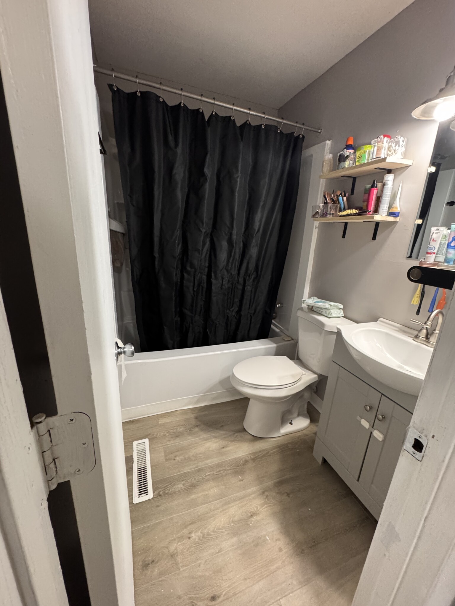 Bathroom - 2915 Parsons Ave