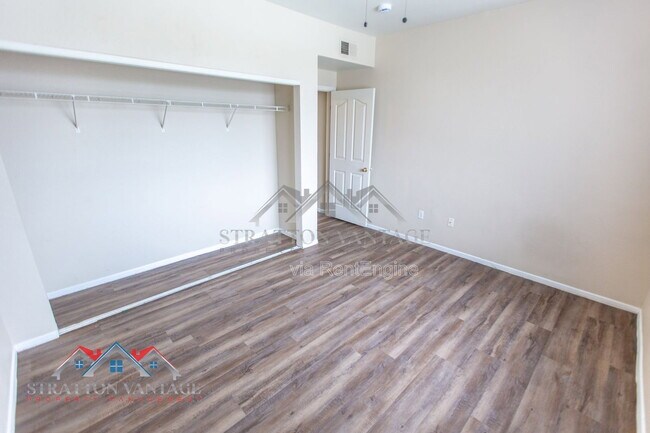 Building Photo - 16013 S Desert Foothills Pkwy