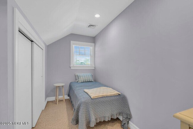 Building Photo - 420 Tuttle Ave