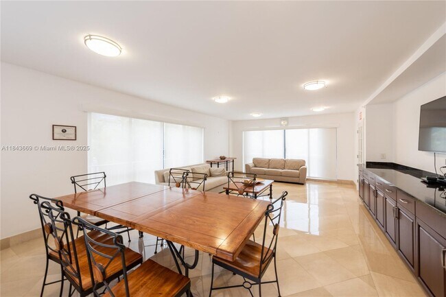 Building Photo - 575 Crandon Blvd