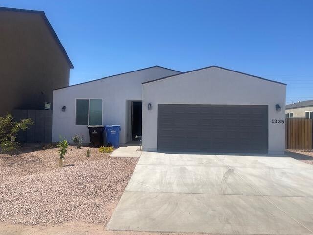 Building Photo - 1335 E Pueblo Ave