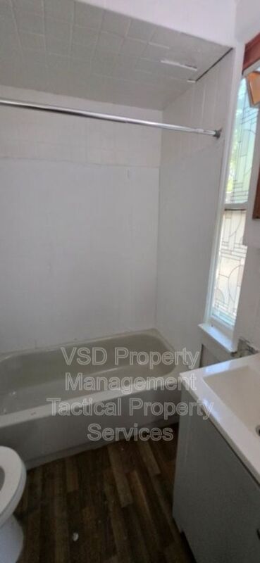 Building Photo - 1583 E 84th St