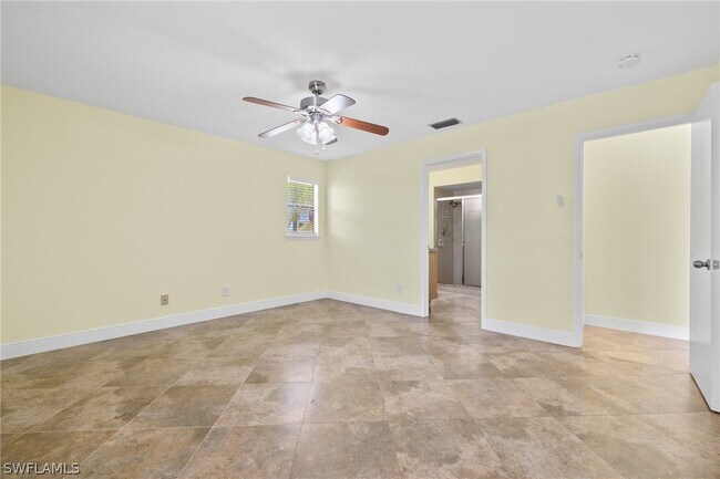 Building Photo - 3212 SE 1st Ct