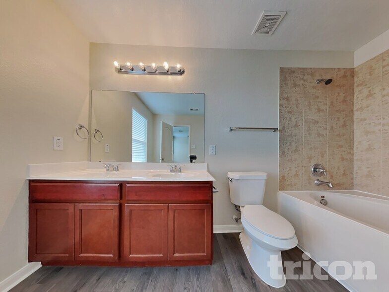 Building Photo - 7914 Moss Springs Ct