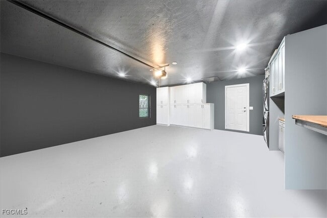 Building Photo - 4548 Genoa Ave