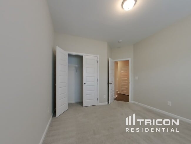 Building Photo - 1007 Cyril Dr