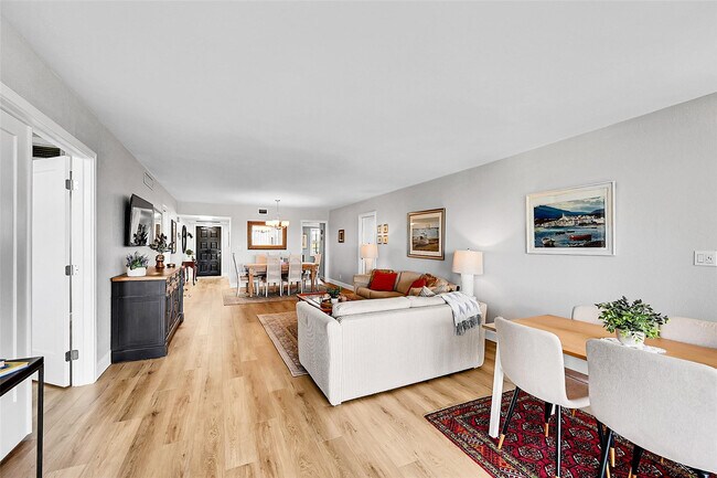 Building Photo - 4020 W Palm Aire Dr