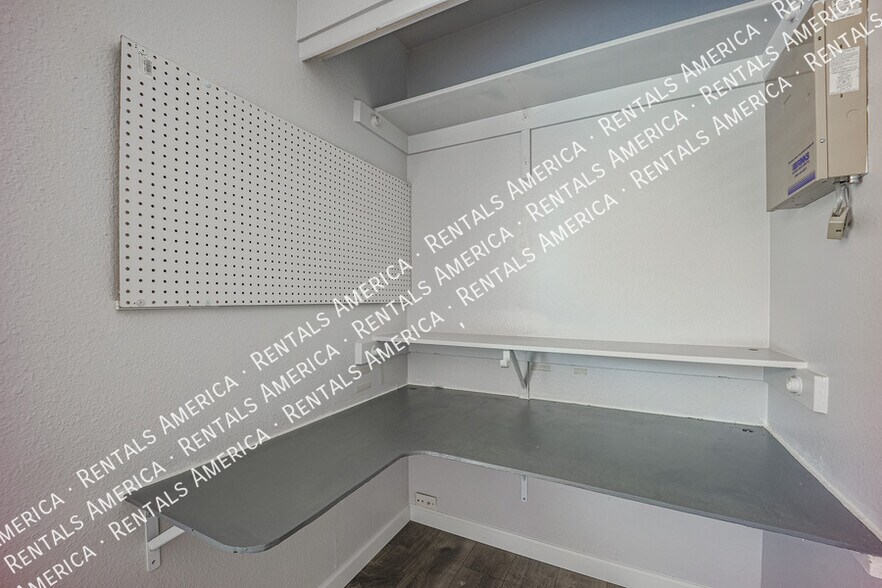 Building Photo - 8449 S 48th St
