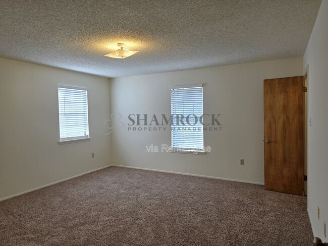 Building Photo - 910 Lancelot Cir