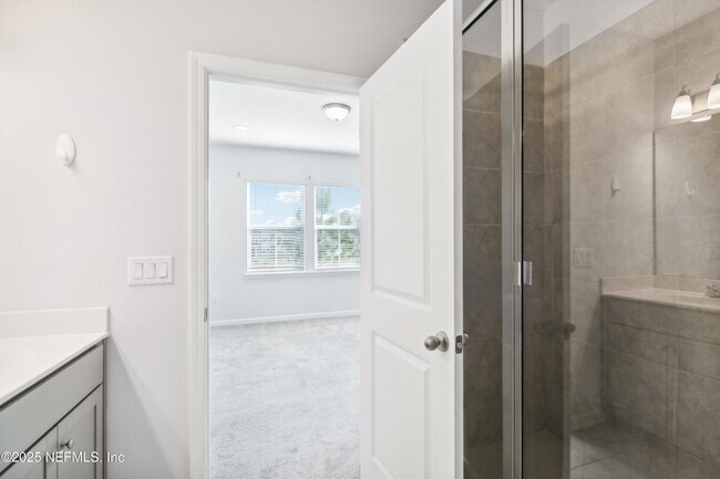 Building Photo - 260 Brandon Lks Dr