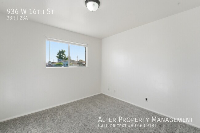 Building Photo - 936 W 16th St