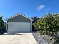 Building Photo - Luxury 3/2 Duplex in Seguin, Texas