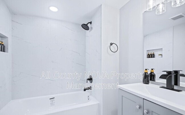 Building Photo - 5606 Elberton Pl