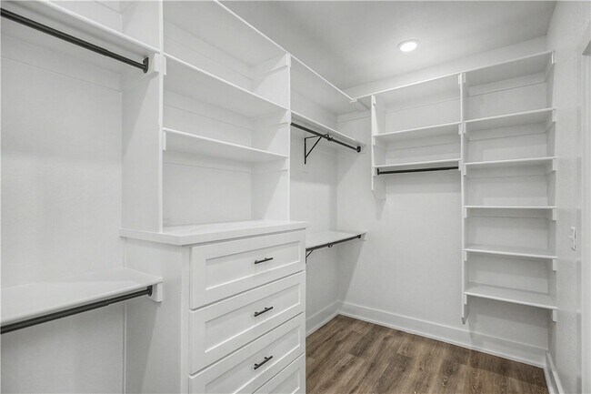 Building Photo - 2102 Dagan St