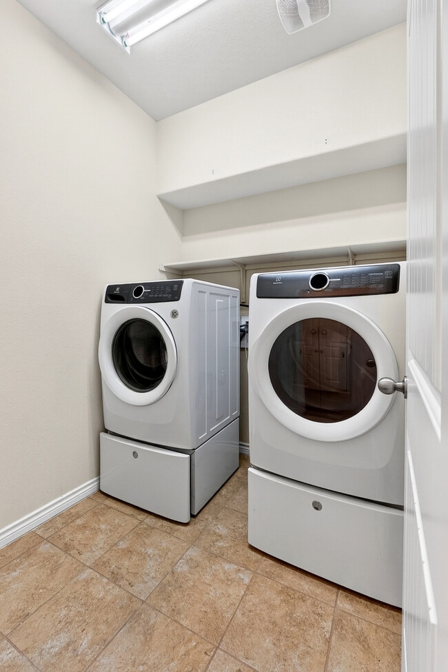 Building Photo - 6408 Tanzanite Dr