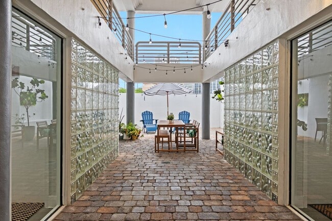 Building Photo - Luxury 2BR Penthouse in Coconut Grove | 1.5 Bath | Prime Miami Location