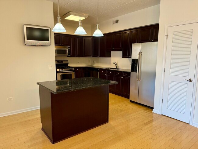 Building Photo - 455 W Wood St