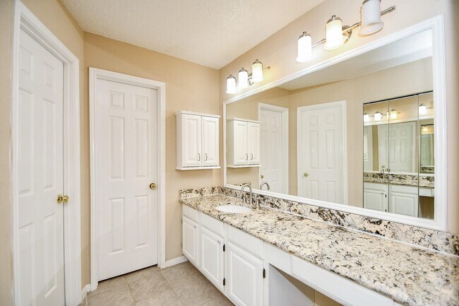 Building Photo - 3402 Hidden Creek Dr