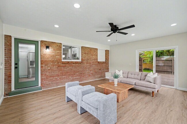 Building Photo - 2569 Richmar Dr