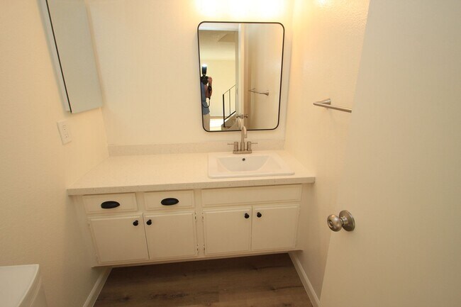 Building Photo - For Rent: Upgraded 3-Bedroom Condo in Todd...