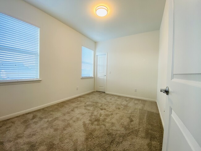 Building Photo - 1524 Ojeman Rd
