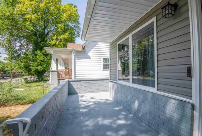 Building Photo - 2515 Wilson Ave