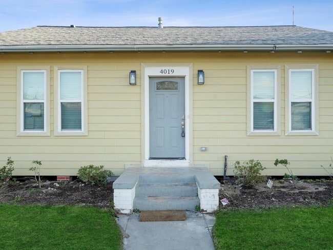 Building Photo - 4019 Ave S