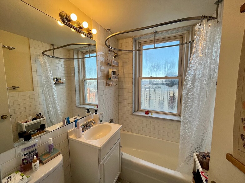 Building Photo - 106 Myrtle St