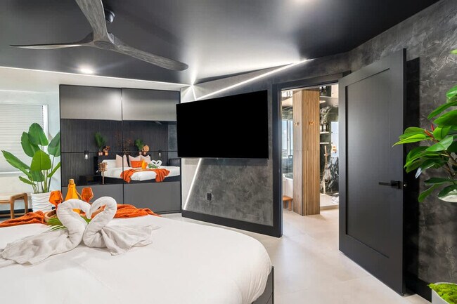 Building Photo - 8743 Thomas Dr