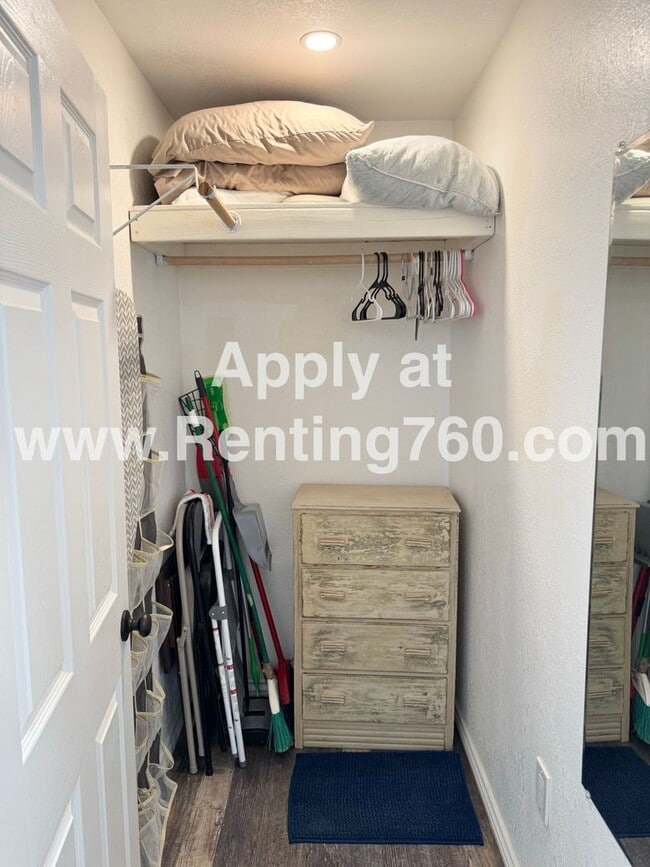 Building Photo - Updated & Furnished Studio Near Military Base