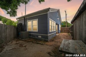 Building Photo - 821 E Quincy St
