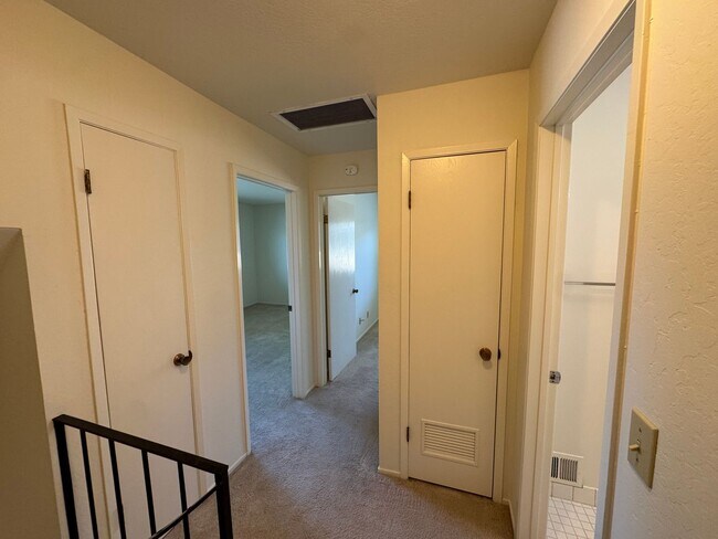 Building Photo - 2 Bedroom, 1 Bath in desirable neighborhood, Capitola