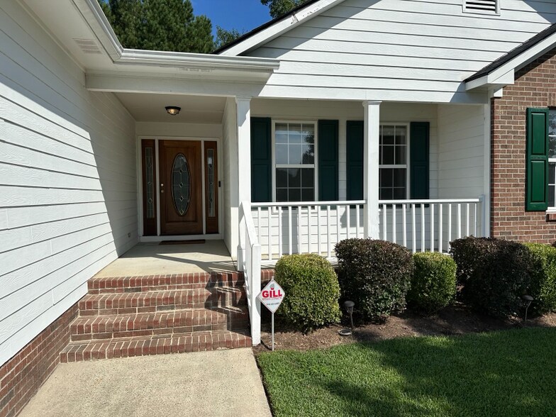 Building Photo - 8400 English Saddle Dr