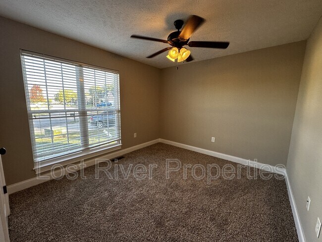 Building Photo - 2740 Pointe Ct