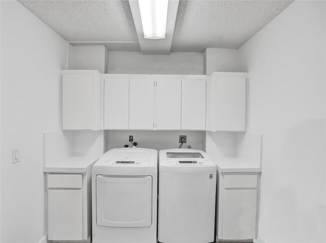 Building Photo - 6073 Balboa Cir