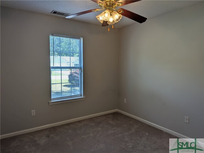 Building Photo - 22 Hidden Creek Dr