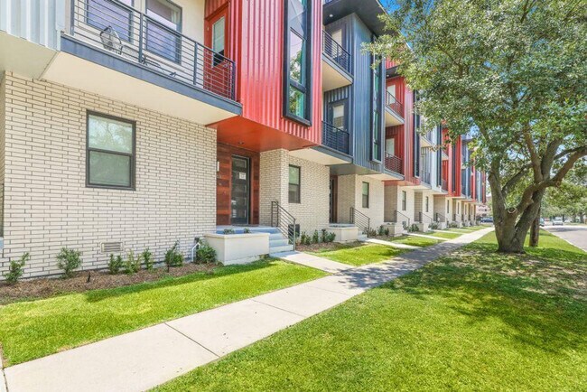 Building Photo - 3737 Bienville Ave
