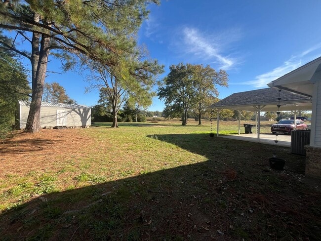 Building Photo - New Listing!