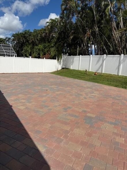 Building Photo - 7228 Chesapeake Cir