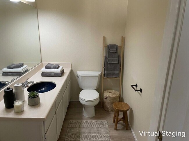 Building Photo - 15377 Bambi Ct