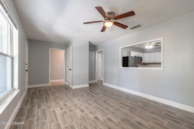 Building Photo - 109 S Colorado Ave