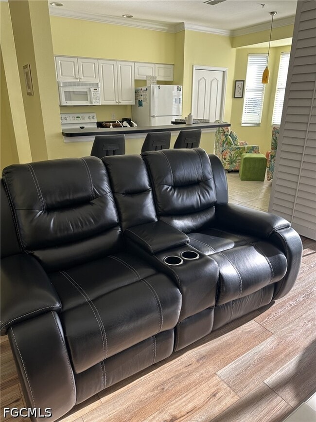 Building Photo - 10361 Butterfly Palm Dr