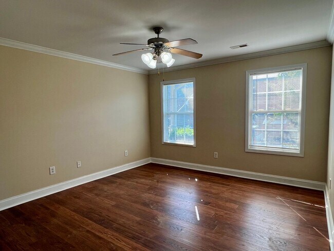 Building Photo - 3 bedroom + loft & 2.5 bedroom  in gated c...