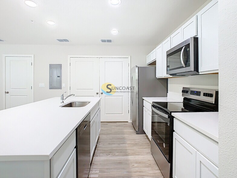 Building Photo - 3821 SW 43rd Ct