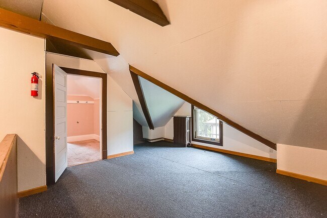 Building Photo - 1651 Minnehaha Ave W